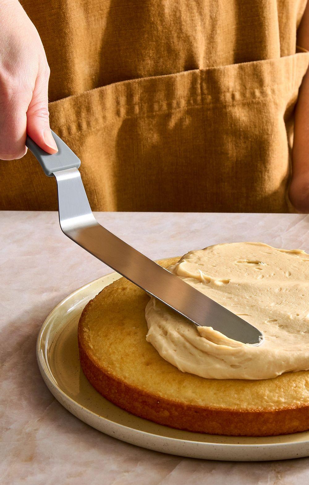 Glasurstreicher von Pampered Chef® - Creme auf Kuchenboden