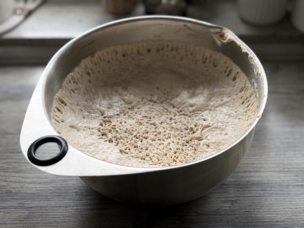 Brotteig in Edelstahlschüssel für Rezept Mühlenkruste aus dem Ofenmeister 
