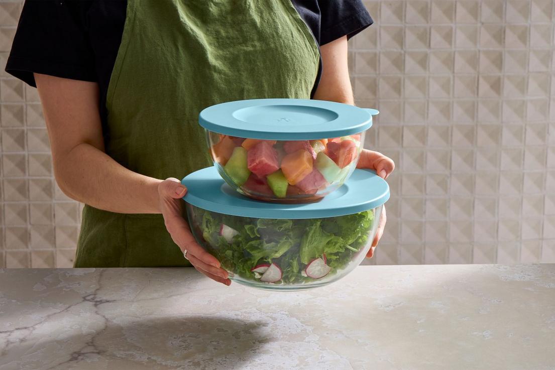 Glas-Rührschüssel-Set von Pampered Chef® in der Handhabung