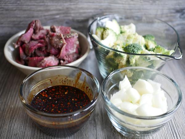 Zutaten für Beef Teriyaki mit Brokkoli aus der Pampered Chef® Gusspfanne