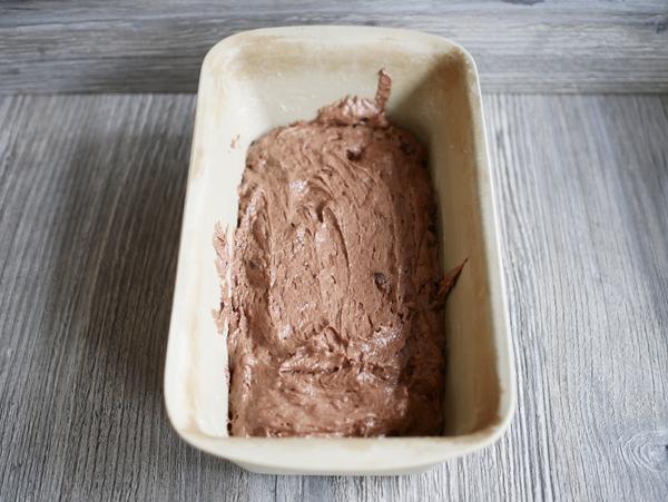 Schokoladenteig in Backform für Rezept Schoko Kirsch Käsekuchen aus dem Zauberkasten von Pampered Chef® 