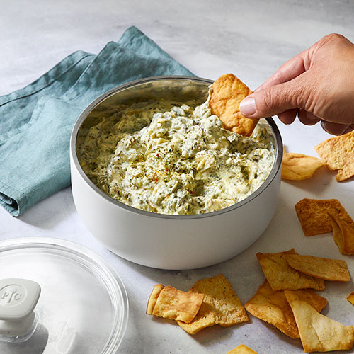 Isolierte Servierschüssel - 1 Liter - Dip 2 Weiße 1 Liter isolierte Servierschüssel von Pampered Chef® - Dip mit Cracker