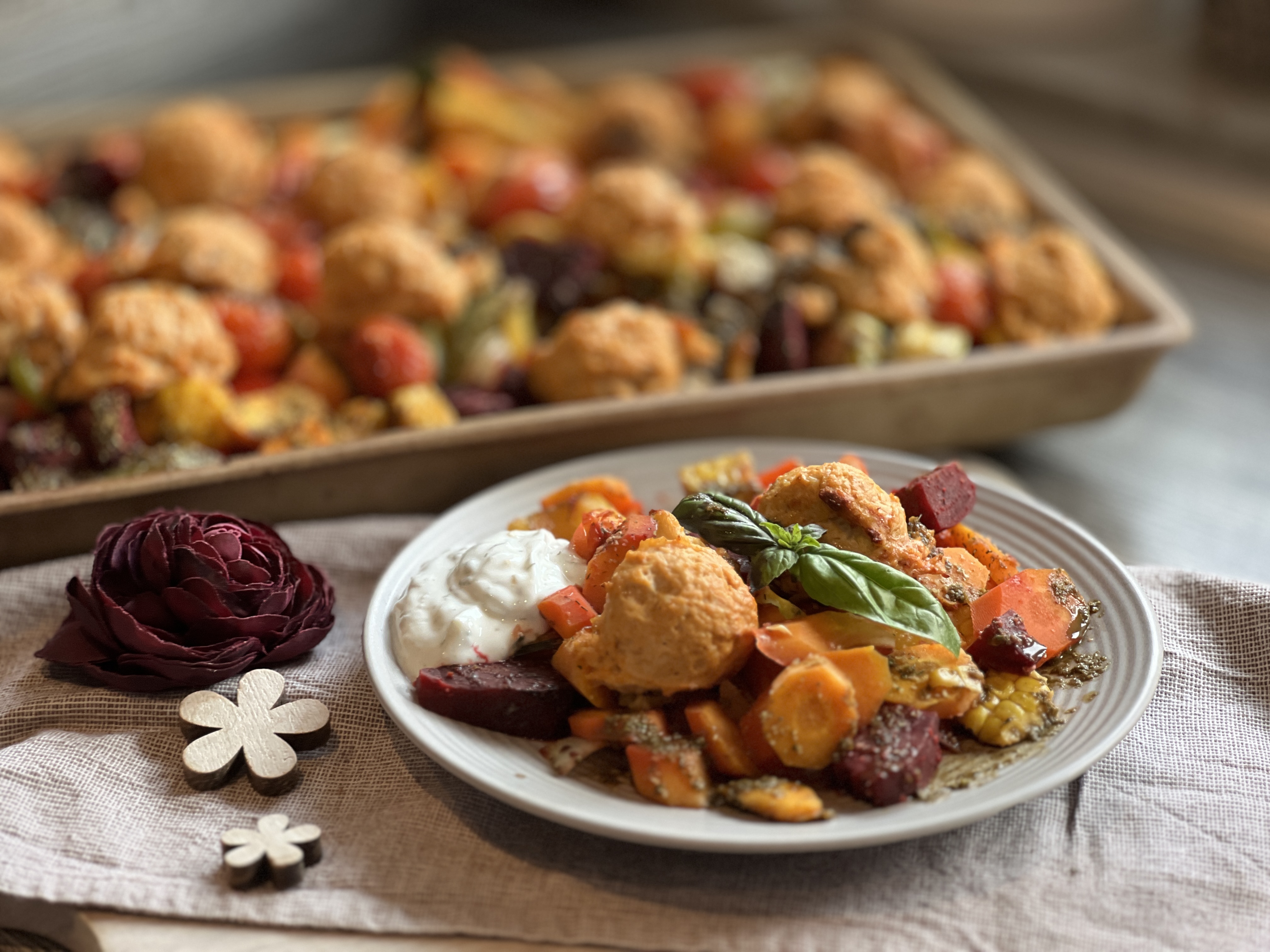 Gemüseblech mit Hähnchenfrikadellen