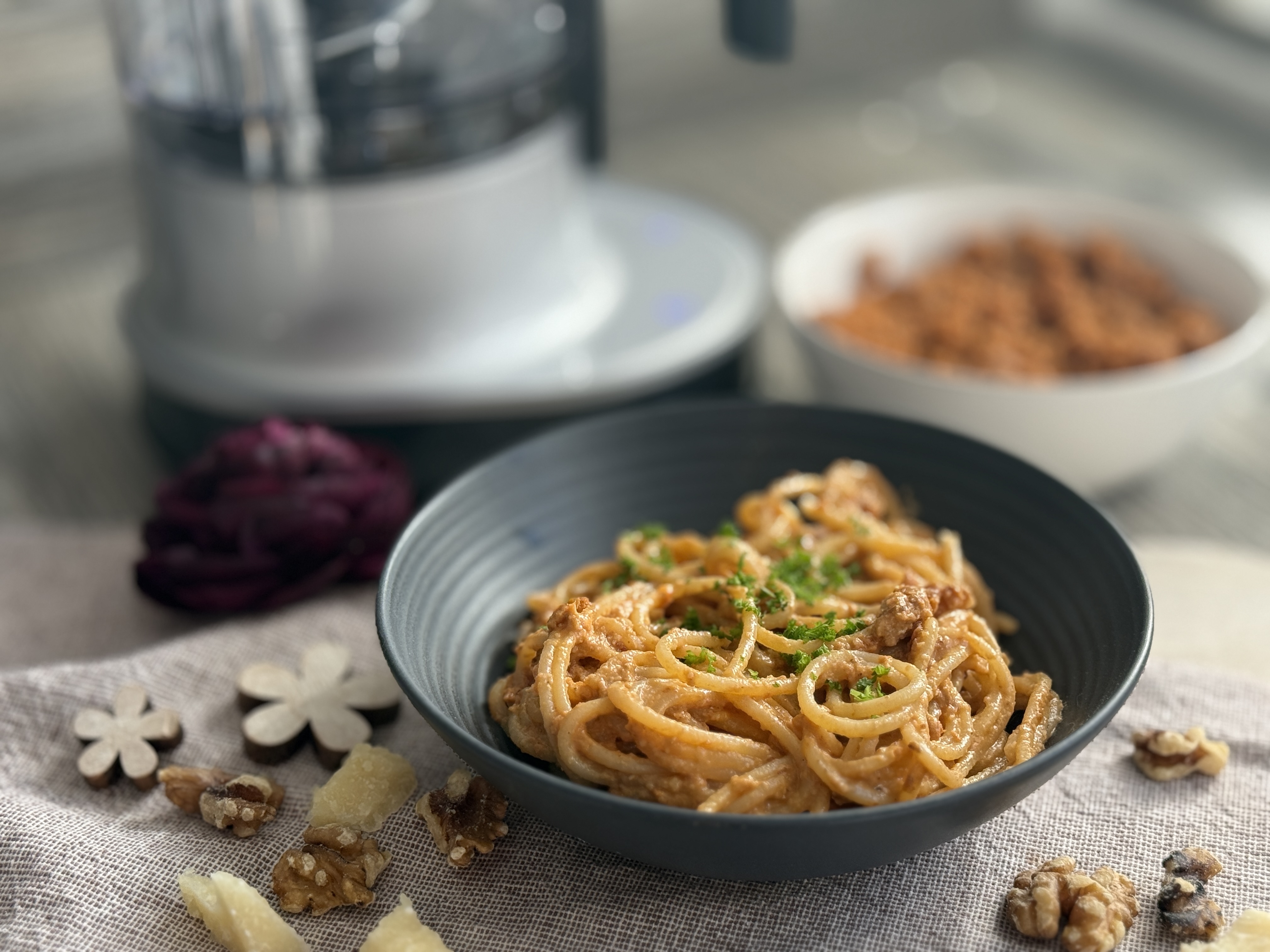 Tomaten-Walnuss-Pesto