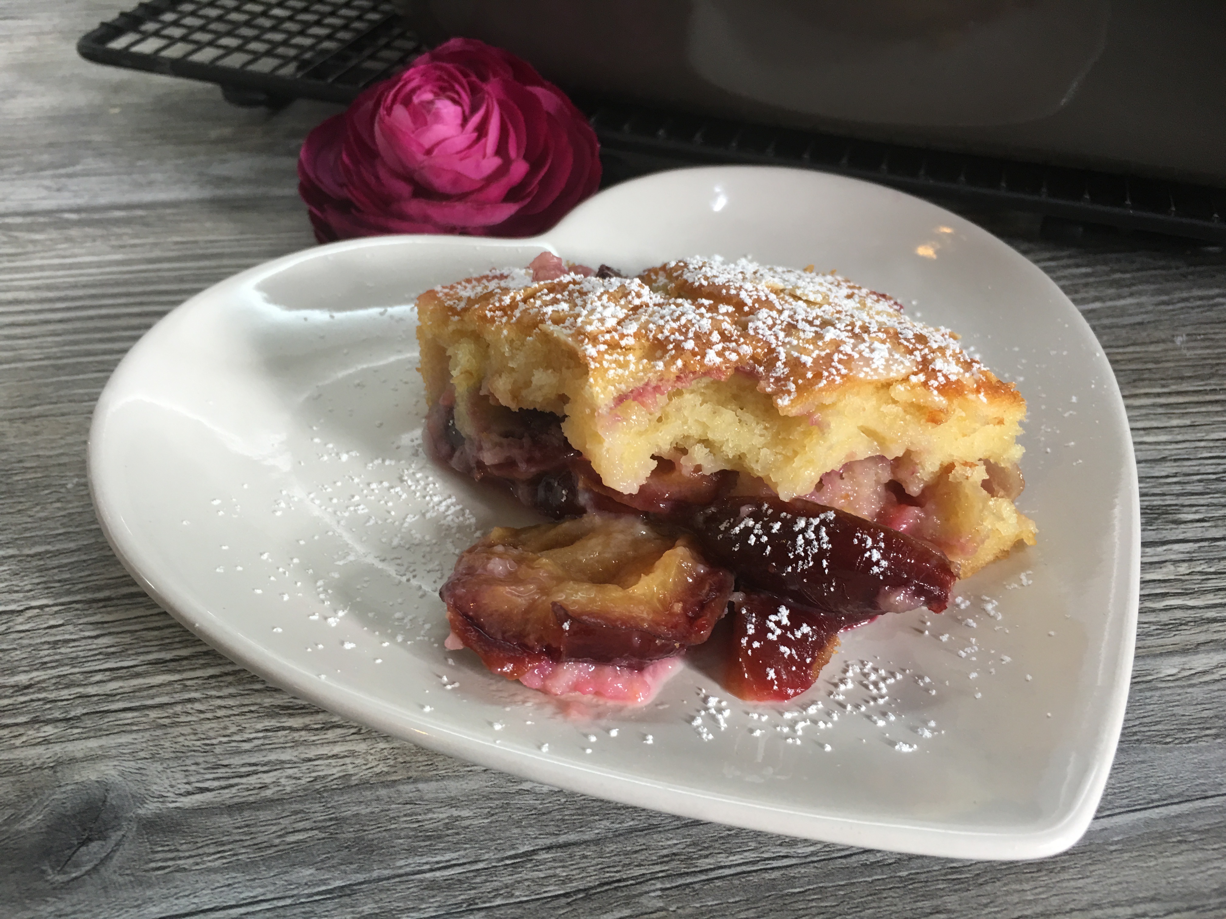 Zwetschgen-Cobbler mit Mandelhaube