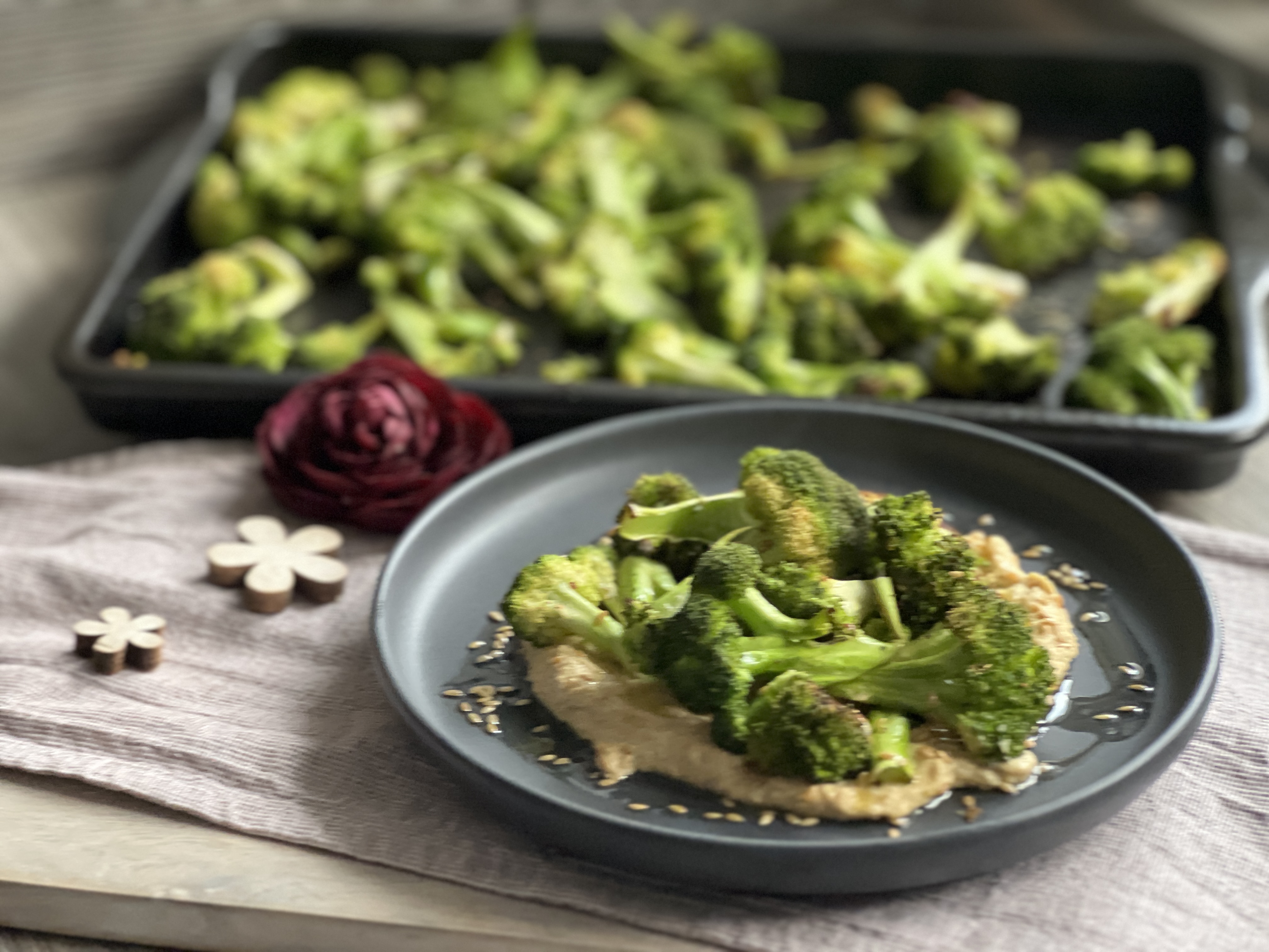 Brokkoli mit Hummus
