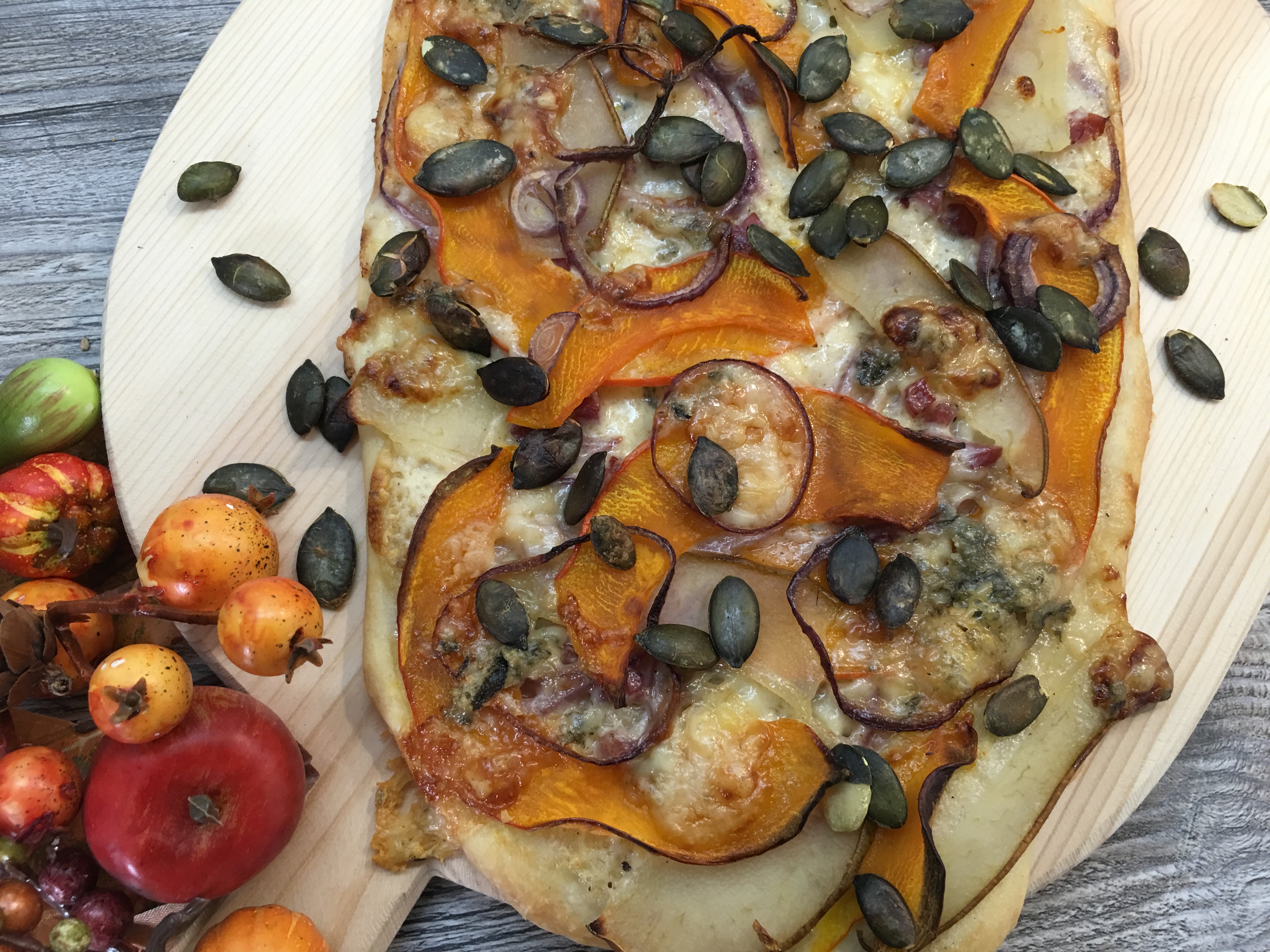 Herbstlicher Kürbis-Flammkuchen