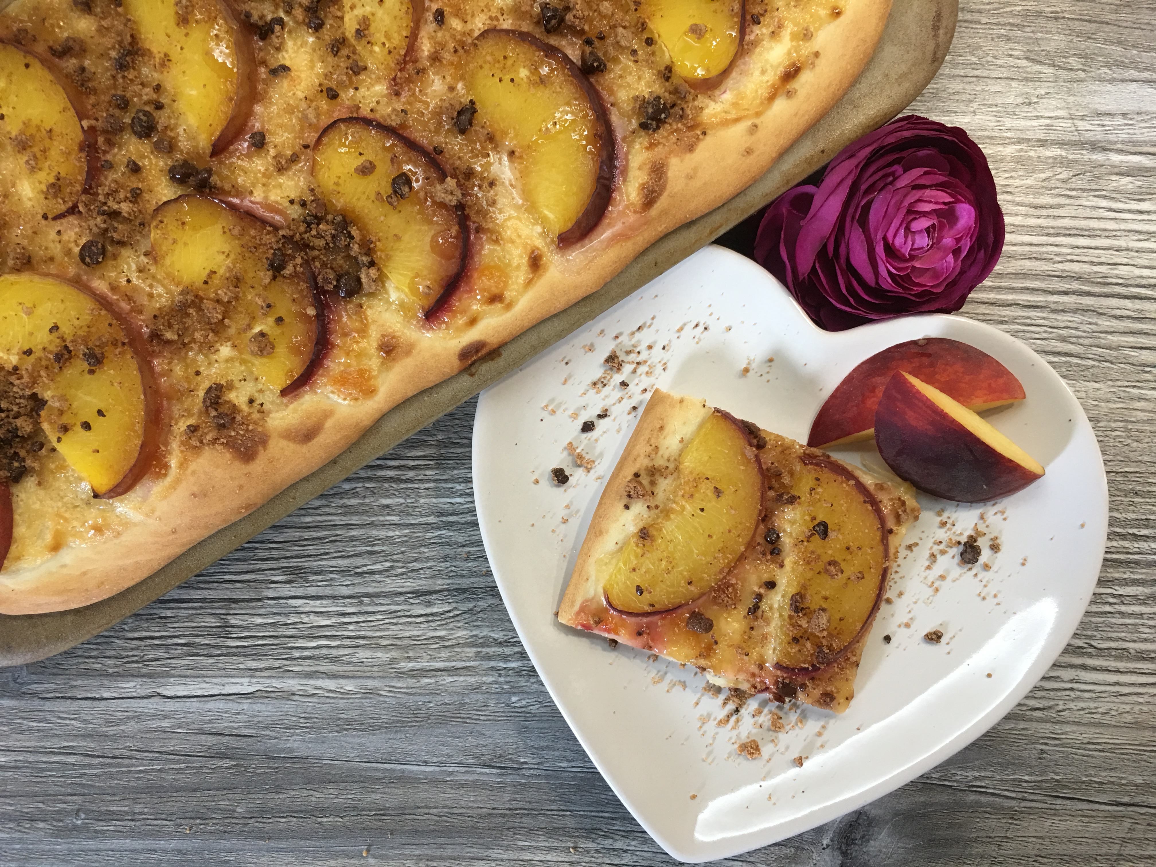 Pfirsich-Flammkuchen